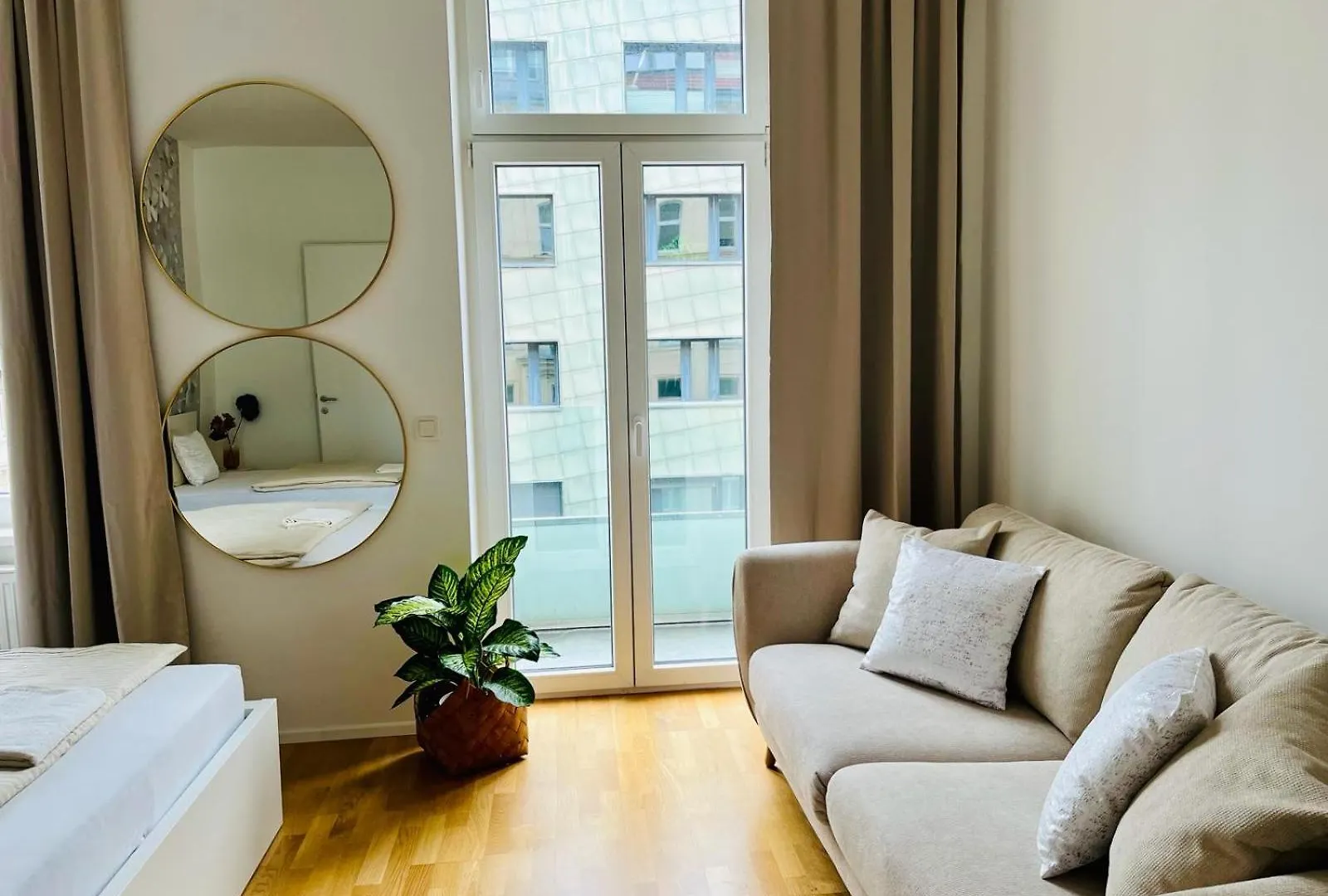 Zentrales Apartment Mit Balkon Vienna Austria