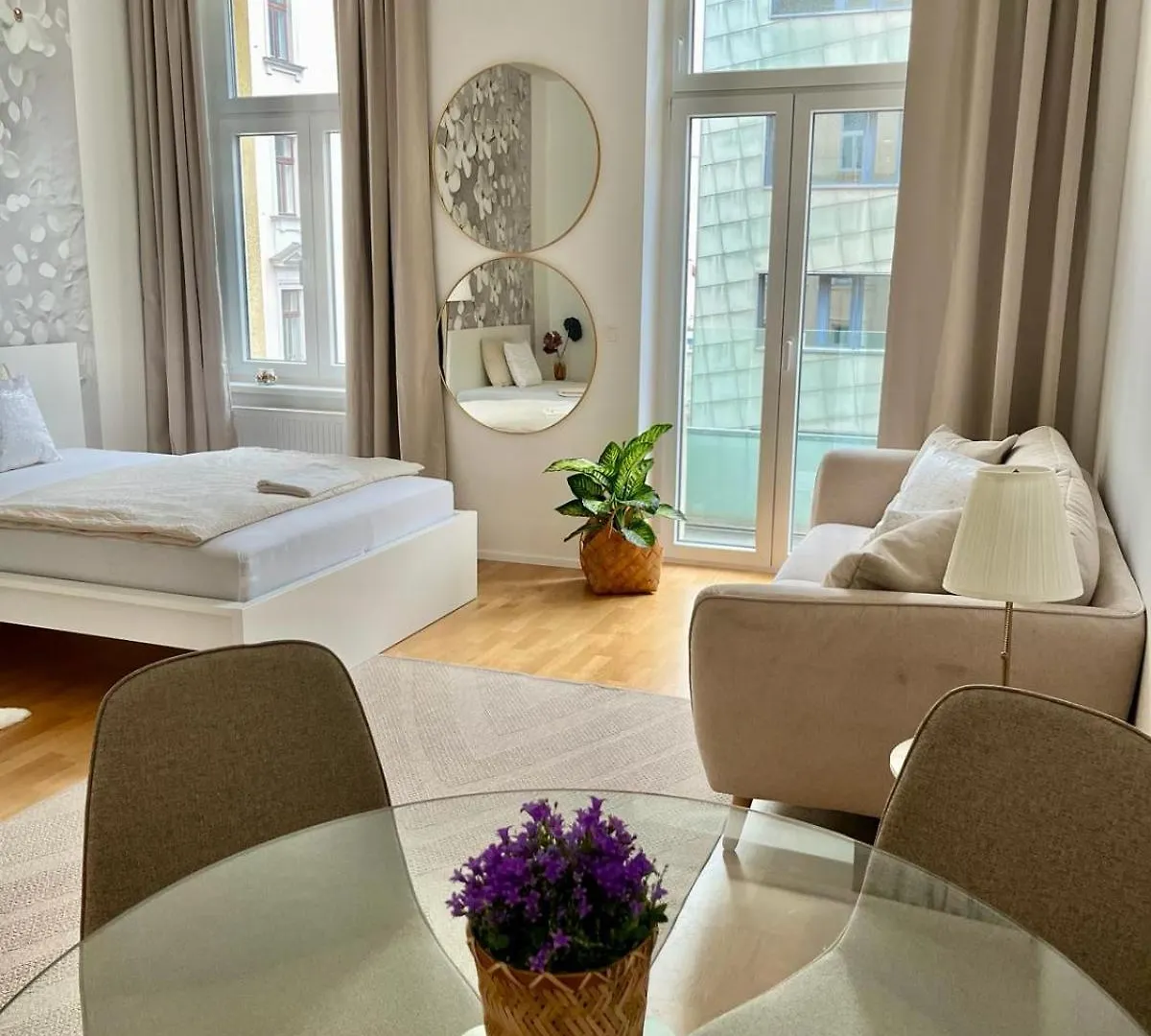 Zentrales Apartment Mit Balkon Vienna