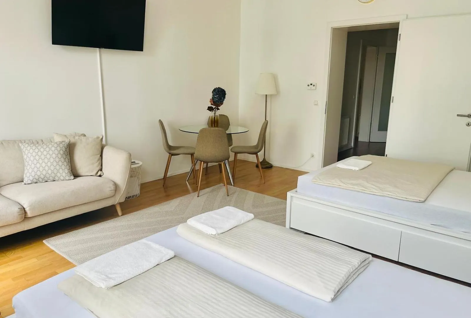 Zentrales Apartment Mit Balkon Vienna